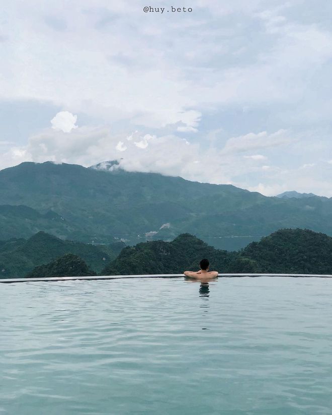 4 bể bơi vô cực "nhìn là muốn đi" ở vùng núi phía Bắc: View thung lũng đẹp mê mẩn, lại còn điều chỉnh nhiệt độ theo mùa - Ảnh 1.