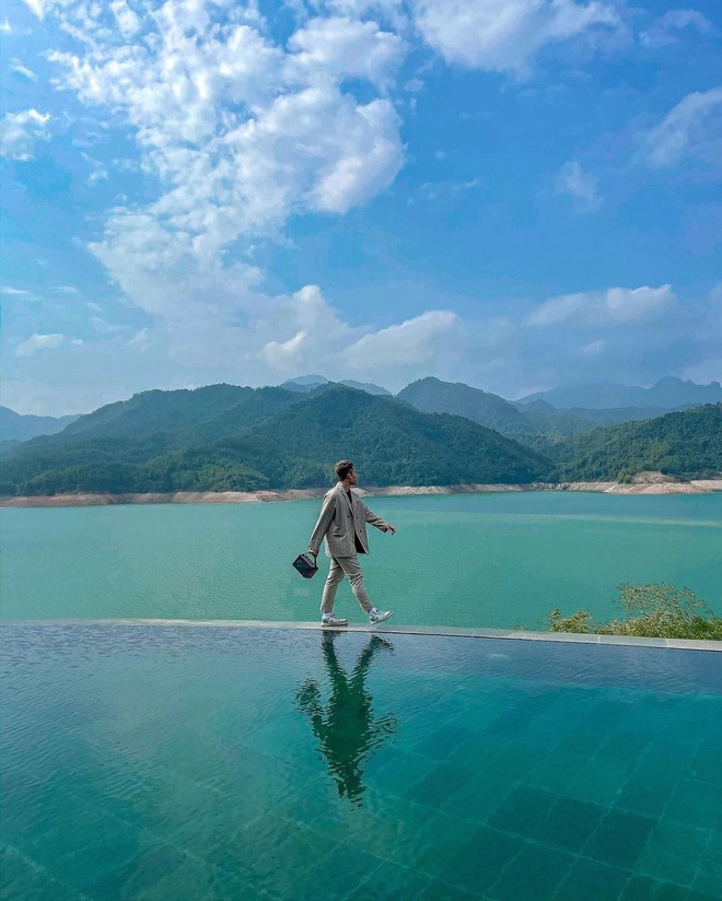 4 bể bơi vô cực "nhìn là muốn đi" ở vùng núi phía Bắc: View thung lũng đẹp mê mẩn, lại còn điều chỉnh nhiệt độ theo mùa - Ảnh 7.