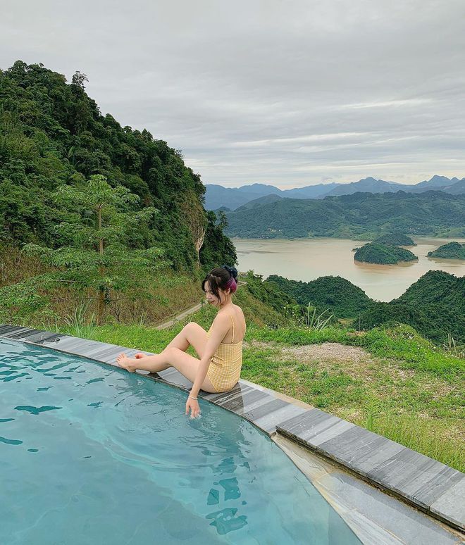 4 bể bơi vô cực "nhìn là muốn đi" ở vùng núi phía Bắc: View thung lũng đẹp mê mẩn, lại còn điều chỉnh nhiệt độ theo mùa - Ảnh 2.