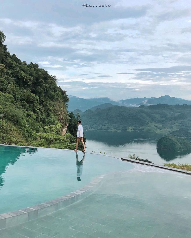 4 bể bơi vô cực "nhìn là muốn đi" ở vùng núi phía Bắc: View thung lũng đẹp mê mẩn, lại còn điều chỉnh nhiệt độ theo mùa - Ảnh 1.