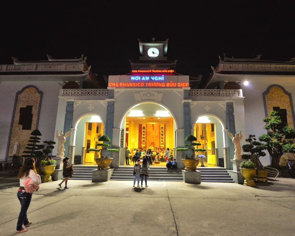 Ghé thăm nhà mồ Cha Diệp nổi tiếng Bạc Liêu cùng Dulich3mien