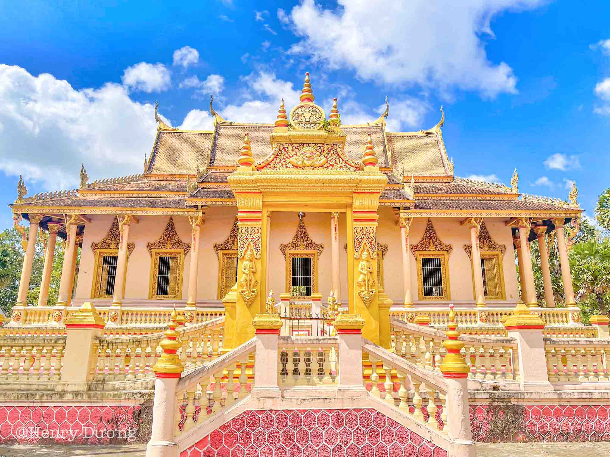 Kiến trúc đặc sắc của chùa Kh'leang ở Sóc Trăng -Sao Biển Tourist có tổ chức tour khách lẻ và tour đoàn riêng