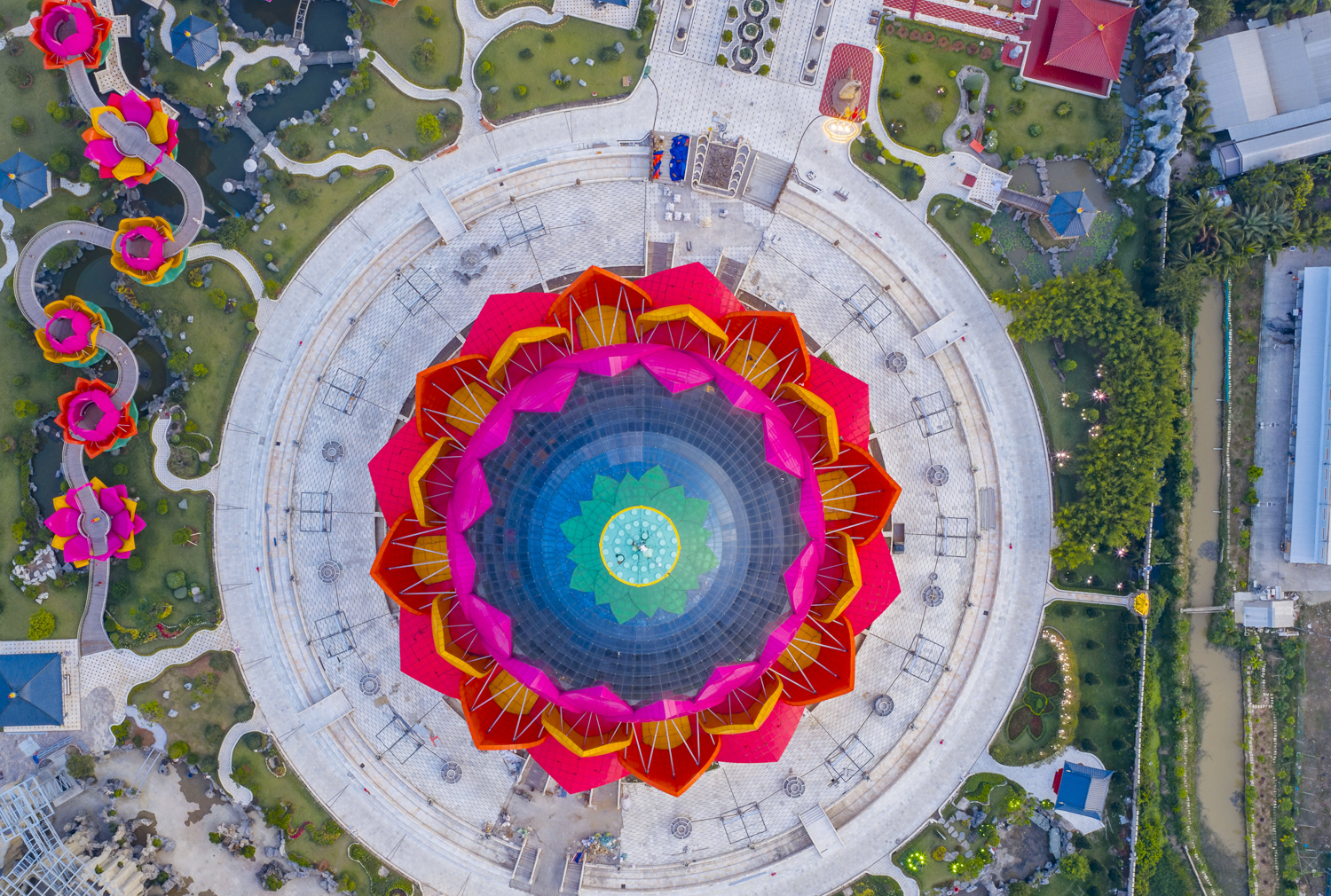 Khánh thành Liên Hoa Bảo Tháp kèm chương trình nướng bánh pía kỷ lục